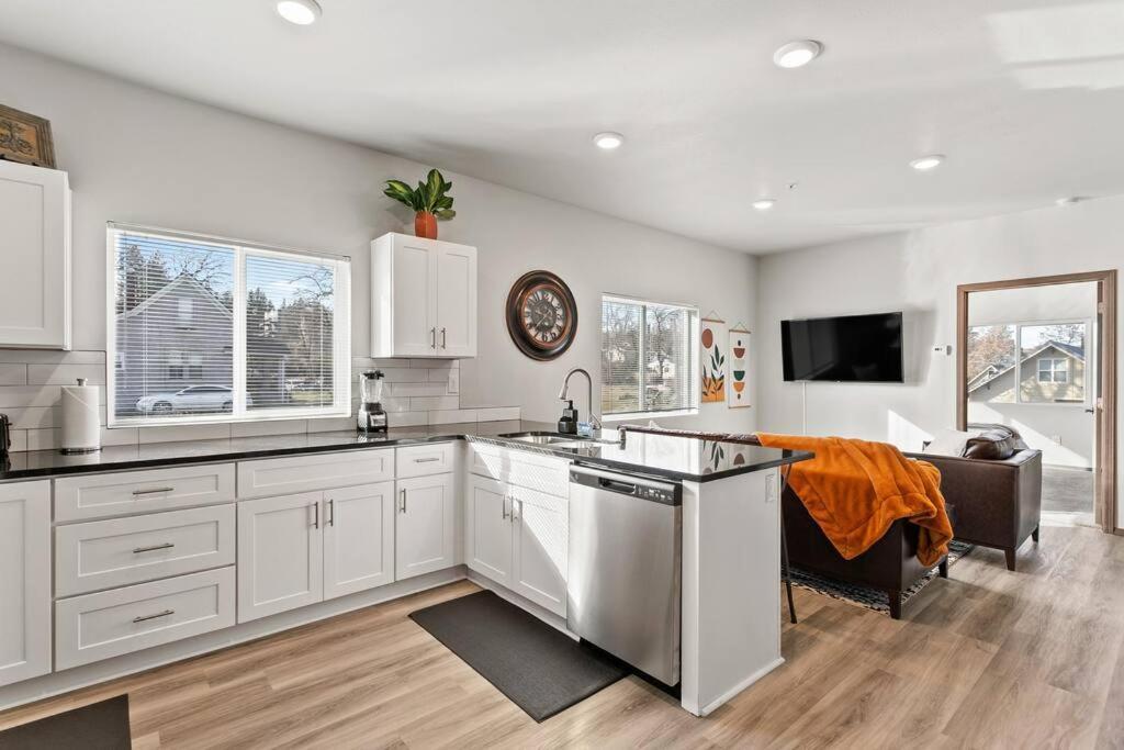 Brand New 2 Bed 2 Bath Near Perry District And Dt Leilighet Spokane Eksteriør bilde